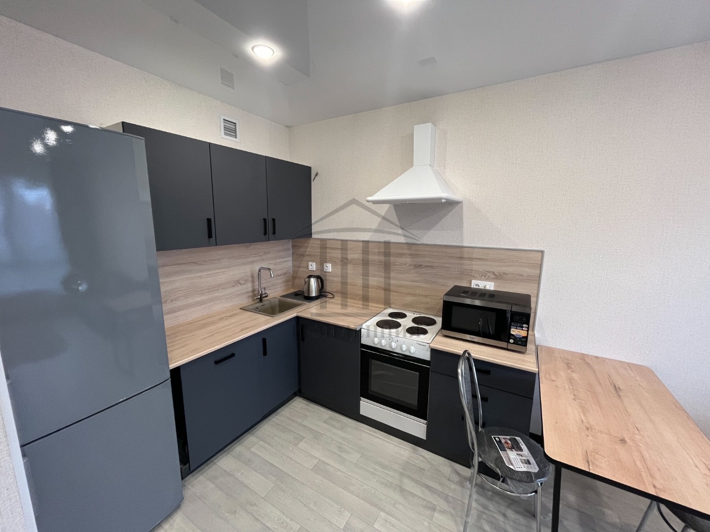 ЗВОНИТЕ СЕЙЧАС! БЕЗ вознаграждения!
Сдается 1-комнатная квартира на Автовокзале
+ До метро «Ботаническая» 14 минут пешком
+ Огороженная территория
+ Рядом магазины, парк, пункты выдачи, остановки общественного транспорта 
+ В наличии вся необходимая мебель и техника, включая посудомойку и тв
+ Комму