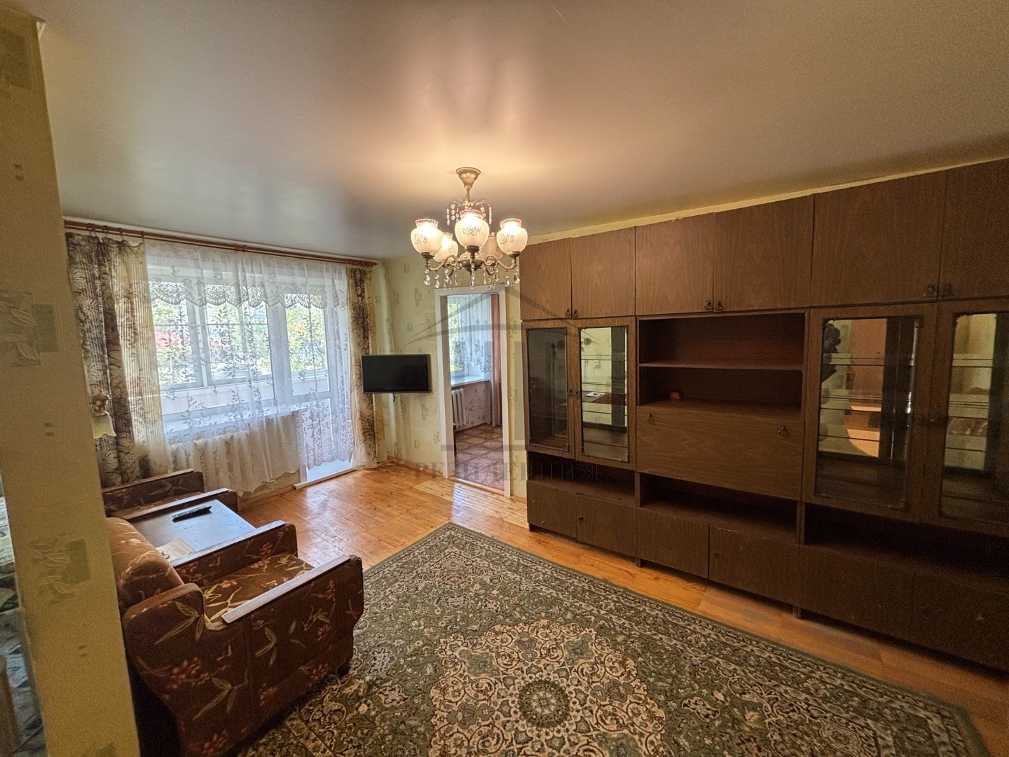 ЗВОНИТЕ СЕЙЧАС! 
Сдается 2-х квартира в Пионерском.
+ Без животных.
+ Рядом: ледовый каток (зимой) / футбольное поле (летом), СУНЦ, УрФУ.
+ Планировка: зал совмещен с кухней, спальня отдельно
+ Квартира светлая, сделан косметический ремонт
+ В квартире все необходимое: кухонный гарнитур, холодильник