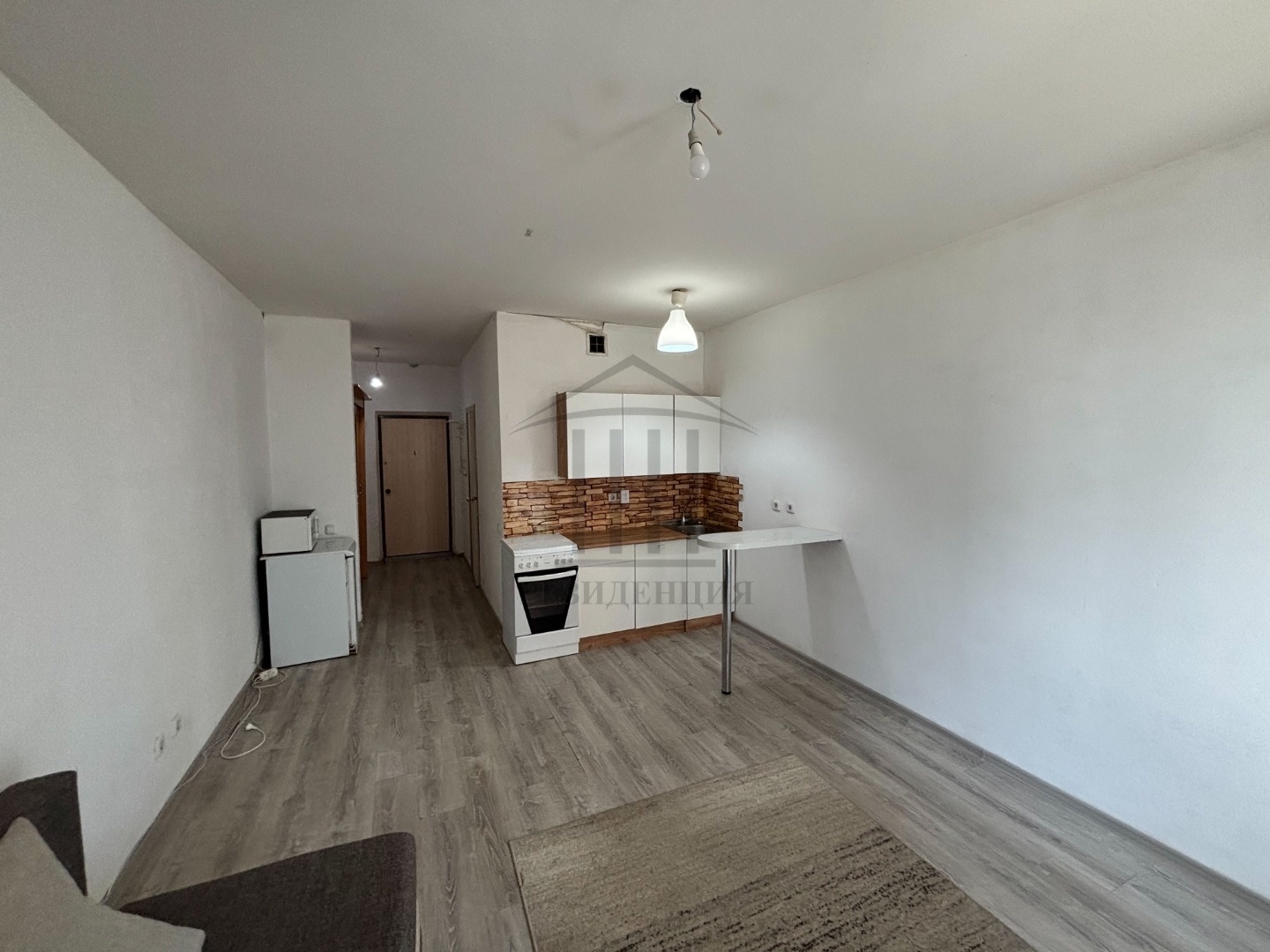 ЗВОНИТЕ СЕЙЧАС! 
Сдается отличная  квартира-студия в новом микрорайоне Светлый на Уктусе..
+ Множество детских площадок, рядом лесопарковая зон и водоем.
+ Удобный выезд на Кольцовский, Тюменский и Челябинский Тракт, ЕКАД.
+ Планировка: зал совмещен с кухней
+ Имеется необходимая мебель и бытовая те