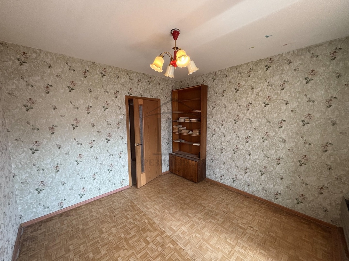 Продаётся светлая 3‑комнатная квартира на ВИЗЕ

Описание квартиры:
- Просторные три комнаты — идеальный вариант для семьи или для тех, кто работает из дома
- Светлая кухня -  много света и свежего воздуха
- Комнаты изолированные: приватность для каждого члена семьи или рабочего кабинета
- Просторная