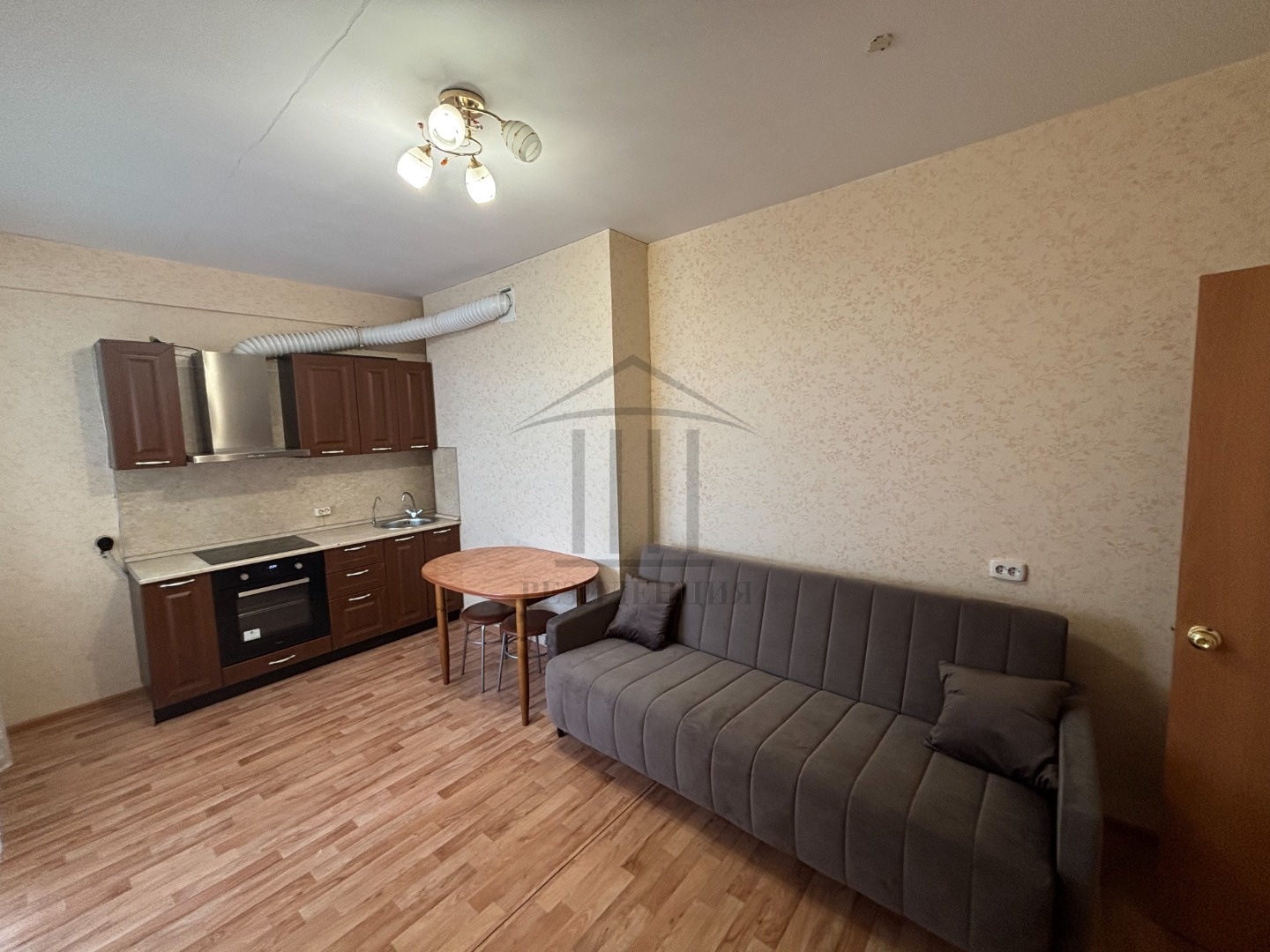 ЗВОНИТЕ СЕЙЧАС! Без животных
Сдается 1 комнатная квартира в ЖК Париж
+ Квартира очень светлая и просторная
+ С 14 этажа открывается красивый вид 
+ До ТЦ Гринвич и метро Геологическая  20 минут пешком. Магазины и пункты выдачи рядом
+ Имеются необходимая вся техника и мебель 
+ Проведены интернет 