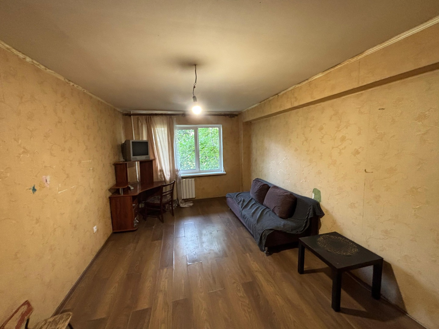 Продаётся просторная и светлая квартира в отличном районе города, идеально подходящую как для комфортного проживания, так и для выгодной инвестиции

- Локация: квартира расположена с удобной транспортной развязкой. В шаговой доступности находятся школы, детские сады, супермаркеты, аптеки, кафе и ост