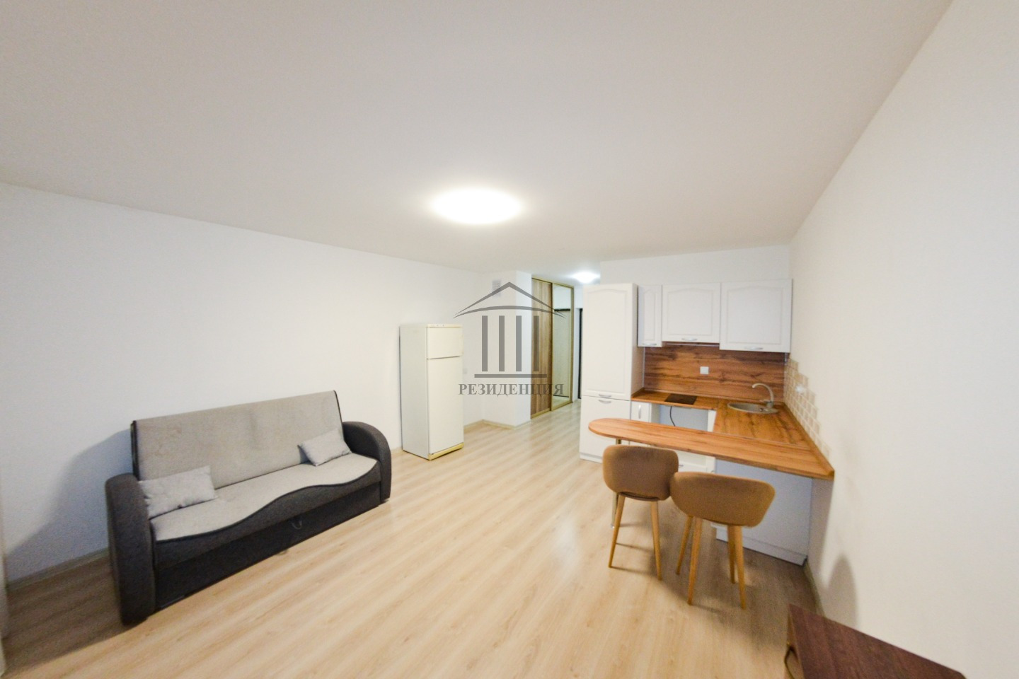 Продаётся уютная студия в современном районе Екатеринбурга по адресу: ул. Чемпионов 1

Квартира идеально подойдёт для проживания одного человека, молодой пары или как выгодный инвестиционный объект под аренду

О квартире:
- удобная планировка студии
- выполнен качественный современный ремонт
- светл