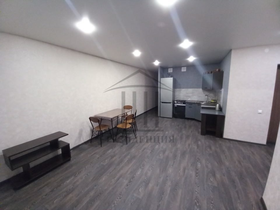 ЗВОНИТЕ СЕЙЧАС! 
Продается 2-х комнатная квартира в Солнечном. 
+ Дом новый в экологически чистом районе.
+ Рядом парк, много места для прогулок с детьми и занятий спортом. 
+ Продуктовые магазины, аптека 
+ Парковочные места возле дома. 
+ Коммунальные дополнительно: летом около 4500 и зимой 7000
+