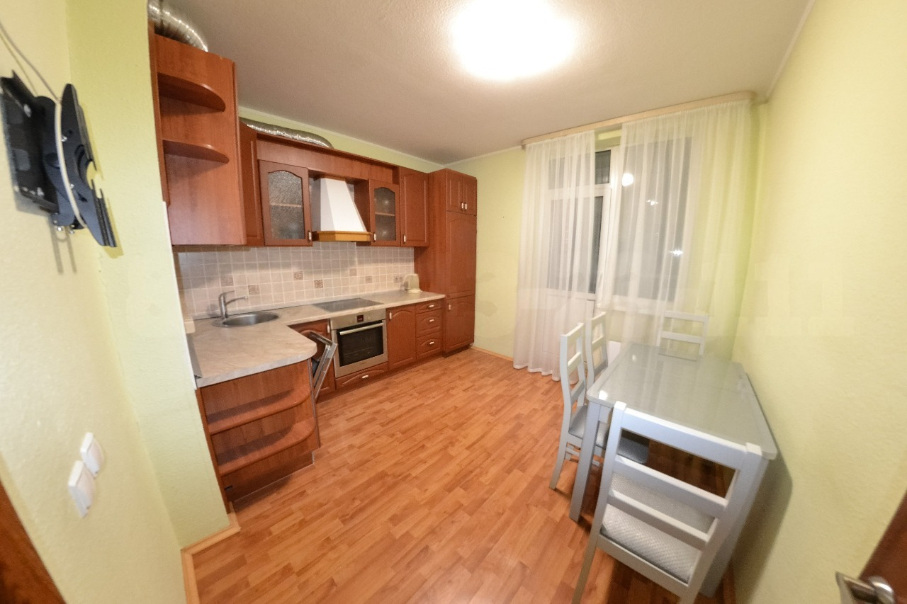 ЗВОНИТЕ СЕЙЧАС! 
Сдается отличная 1 комнатная квартира на Автовокзале
+ Шагом 5-7 минут до метро Чкаловская или Ботаническая
+ Огороженная территория
+ Консьерж. Видео наблюдение
+ Подземный и наземный паркинги
+ Большая детская площадка
+ В наличии необходимая мебель и техника (включая посудомойку,