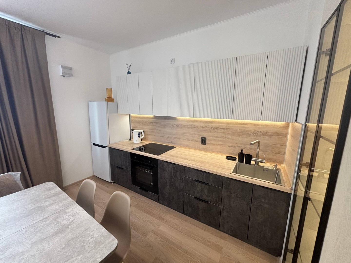 ЗВОНИТЕ СЕЙЧАС! Сдается впервые  
Сдается для семьи или аккуратных арендаторов отличная 3-комнатная квартира по адресу ул. Гагарина, 9.
 • Площадь квартиры — 67,2 кв.м.
 • Квартира сдается впервые!
 • Расположена на 4 этаже.
 • Квартира светлая, уютная и в отличном состоянии.
 • Установлен кондицион