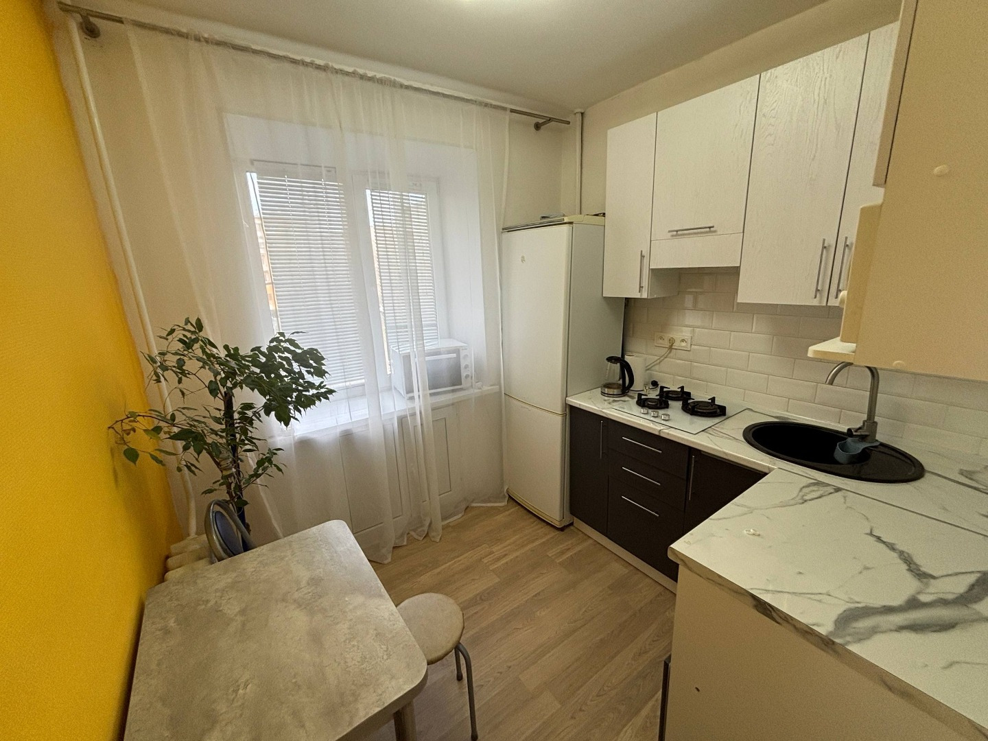 ЗВОНИТЕ СЕЙЧАС! 
Сдается для семьи или аккуратных арендаторов отличная однокомнатная квартира
• Площадь квартиры - 31.5 кв.м
• Расположена на 2 этаже
• Квартира светлая, уютная и в отличном состоянии
• Сделан косметический ремонт 
• Вся необходимая техника для комфортного проживания
• Удобная планир